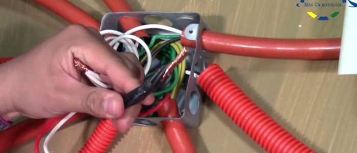 Señales de que tu casa necesita una revisión eléctrica